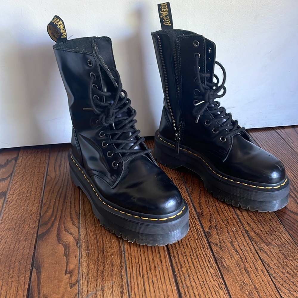 Youth platform Doc Marten combat boots